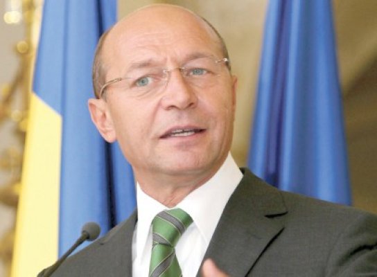 Băsescu: PDL a greşit cu legea privind programul la referendum